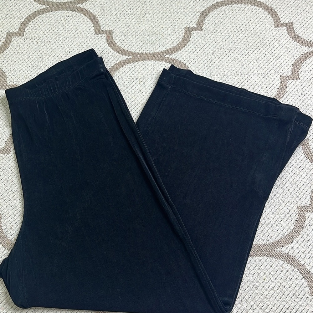 Chico's Travelers Black Cropped Wide Leg Slit Hem pants, Chico’s size: 1/ medium